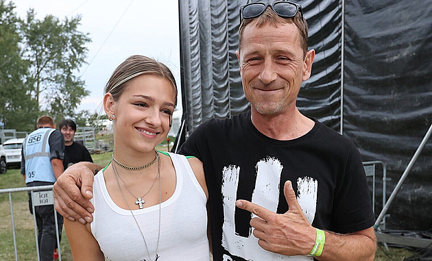 Sedmnáctiletá dcera Dary Rolins vyrazila s tátou Homolou na výlet do Thajska