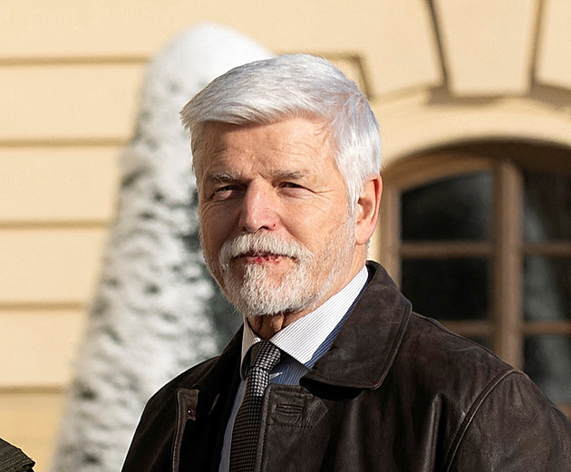 Pavel na Ukrajinu přijel se zarudlými opary. Prodělal chřipku, vysvětlil Hrad