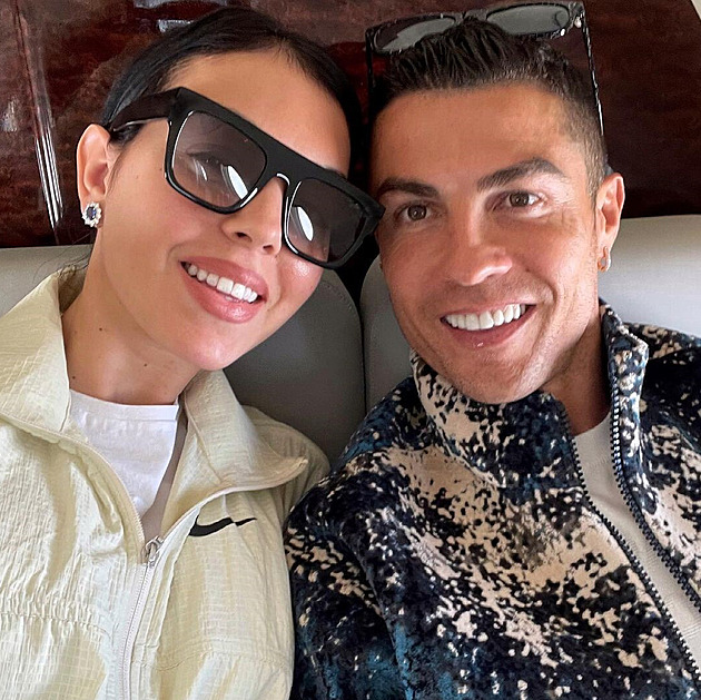 Skrytý talent. Ronaldova osmiletá dcera ohromila sociální sítě svým zpěvem