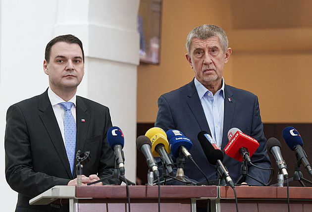 Hrozilo, že si Darmovzala nechají. Macinka popsal jednání s Venezuelou