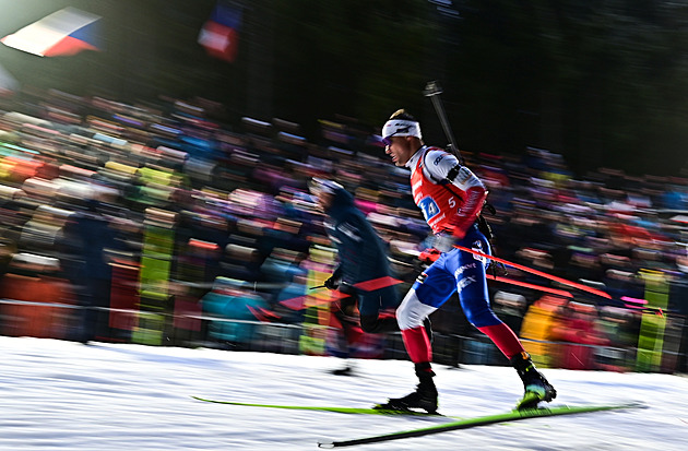 Biatlon ONLINE: Jede se hromadný závod, Krčmář drží bezchybnou střelbu