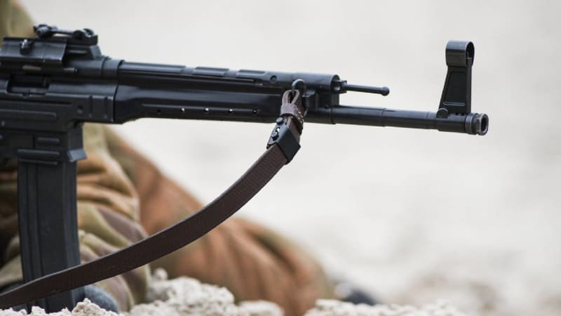 Čtyři policisty zastřelil na Ukrajině muž podezřelý z vraždy. Vybavil se neprůstřelnou vestou 