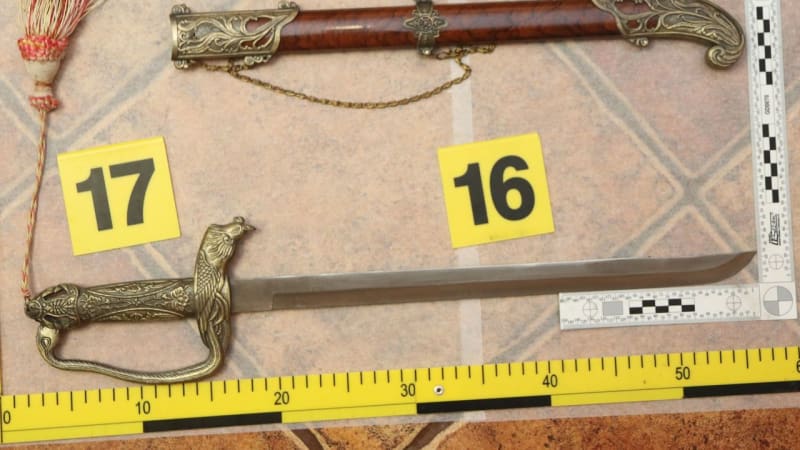 Vražda šavlí na Prostějovsku: Podle policie propíchl muž v hádce partnerku, hrozí mu 18 let