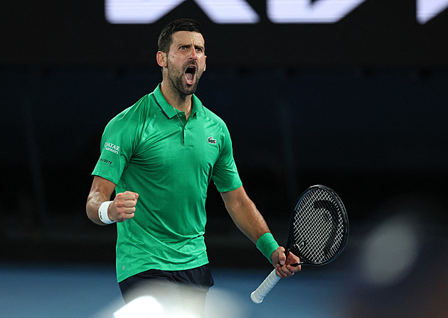 Djokovič skolil Sinnera! V pětisetové řeži si vybojoval finále v Melbourne i Alcaraz