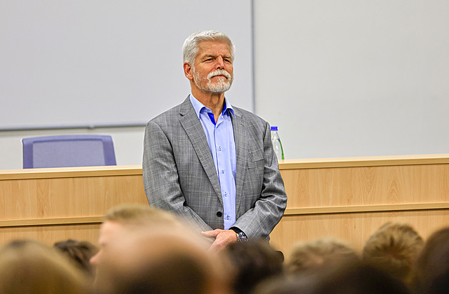 Nejvíc Čechů důvěřuje prezidentu Pavlovi, na úplném chvostu skončil Turek