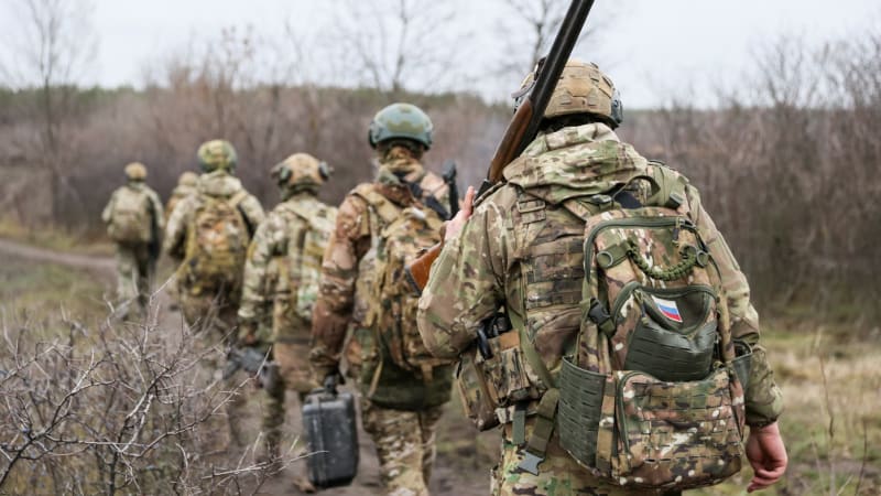 Rusové vypínají WhatsApp i Telegram. Vojáci zuří: To máme používat poštovní holuby?
