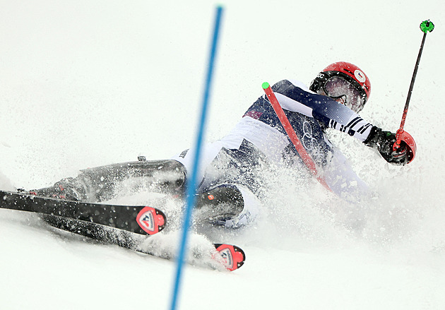 Müller slalom v hustém sněžení nedojel. Pod modrou oblohou pak zvítězil Meillard