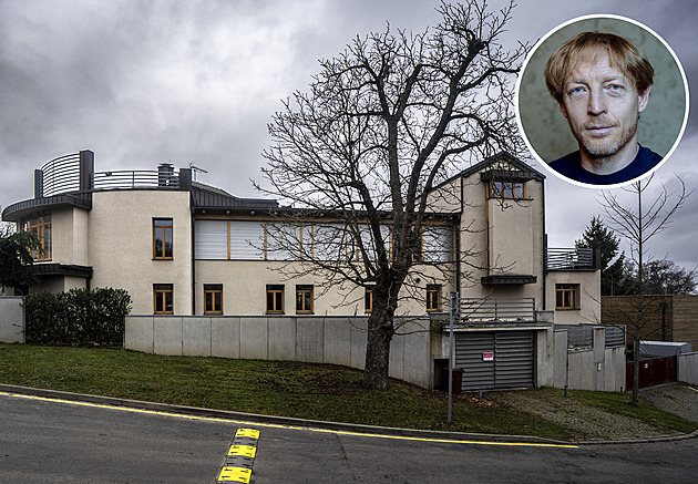 Projekt gymnázia miliardáře Janečka pokračuje. Sousedka svědčí o zastrašování