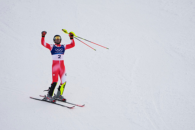 Müller slalom v hustém sněžení nedojel. Pod modrou oblohou pak zvítězil Meillard