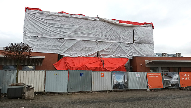 Srpen ne, listopad ne, snad březen. Oprava nádraží v Lovosicích se protahuje