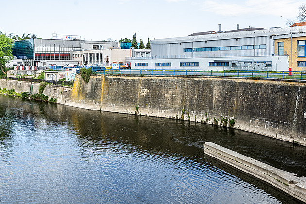 Pro Hradec je lepší stavět nový hokejový areál, než pořád opravovat, říká studie