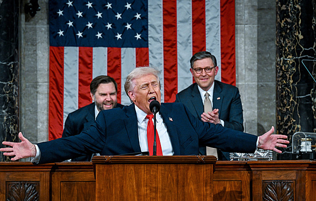 USA jsou zpět, řekl Trump v projevu. Chválil ekonomiku, ochranu hranic i hokejisty