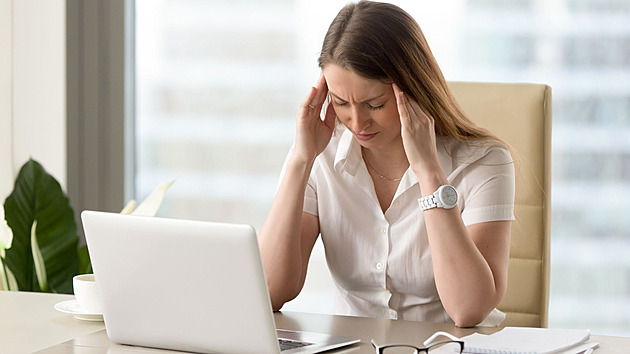 Co pomáhá na bolest hlavy a migrénu? Potraviny a nápoje pro rychlou úlevu