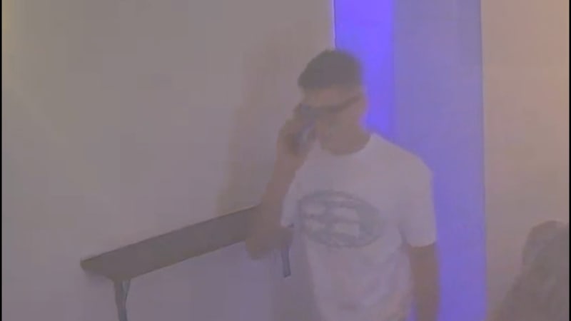 Otřesný případ v Berouně: Muž měl znásilnit dívku na záchodě, policie prosí o pomoc s pátráním