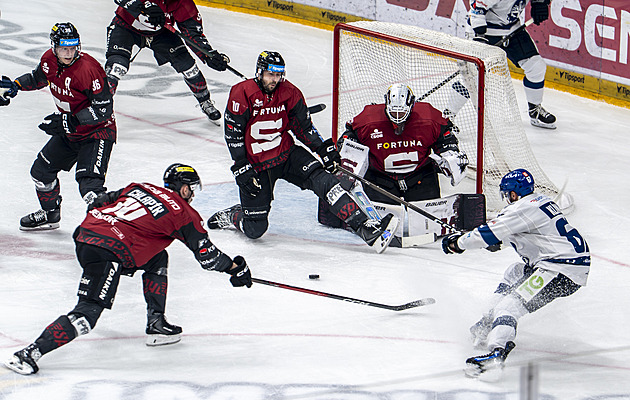 ONLINE: Třinec na úvod předkola vyhrál. Sparta otevírá skóre, vede i Kometa