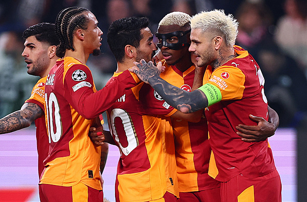 ONLINE:  Gól neplatí, Galatasaray dál vede nad Liverpoolem. do akce jde i Barcelona