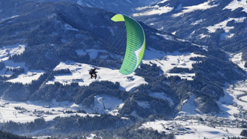 Český paraglidista narazil ve Švýcarsku do skály. Těžkým zraněním podlehl