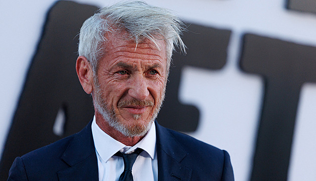 Sean Penn si pro třetího Oscara nepřišel. Místo toho zamířil na Ukrajinu
