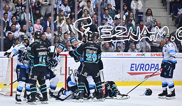 ONLINE: Gól Liberce neplatí a záhy skórují Vary, Hradec v souboji s Třincem ztrácí