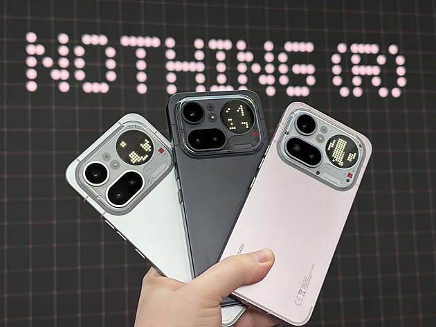 Mobily z kontejneru a módní kreace. Neobvyklá značka chce být dalším Applem