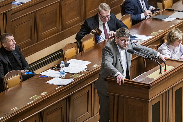 Opozice chce jednat o plánu koalice rušit poplatky České lelevizi a rozhlasu