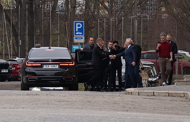 Babiš jedná na obraně se Zůnou. Řeší rozpočet i zakázky minulé vlády