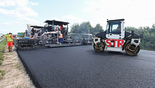 Drahá ropa prodražuje stavby. Hrozí, že nebude asfalt