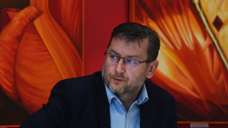 Primátora Karviné zatkla policie, má být zapleten do podvodů ve fotbale. Místní jsou v šoku