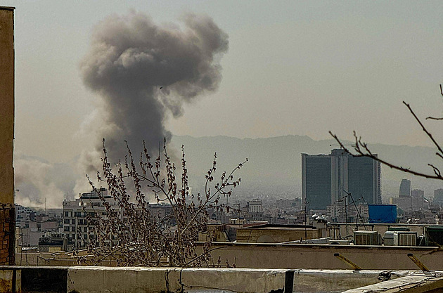 Údery USA a Izraele poškodily těžkovodní reaktor, tvrdí íránská média