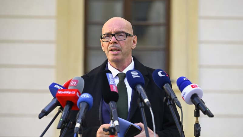 Klempíř? Ukončete toho infantilního ministra, vyzval vládu Jurečka. Juchelka Motoristy chválil
