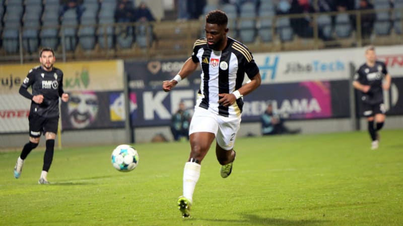 Další skandál v českém fotbale: Funkcionář se v noci dobýval na magistrát, padaly vulgarismy