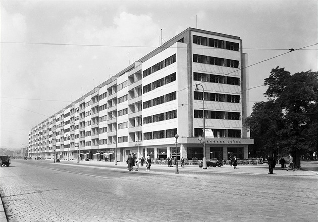 Pražský Molochov stojí na Letné 90 let. Jeho historie je plná temných kapitol