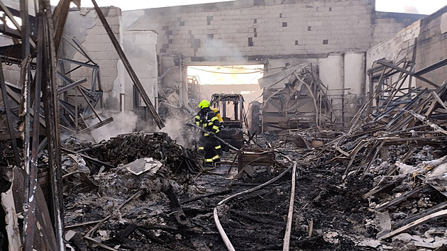 Areál na Semilsku dohasili po 19 hodinách. O příčině vyšetřovatelé zatím nemají jasno