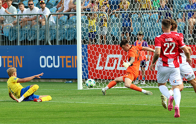 Překvapilo ho, když se viděl v korupční kauze. Chci své jméno očistit, řekl Rataj