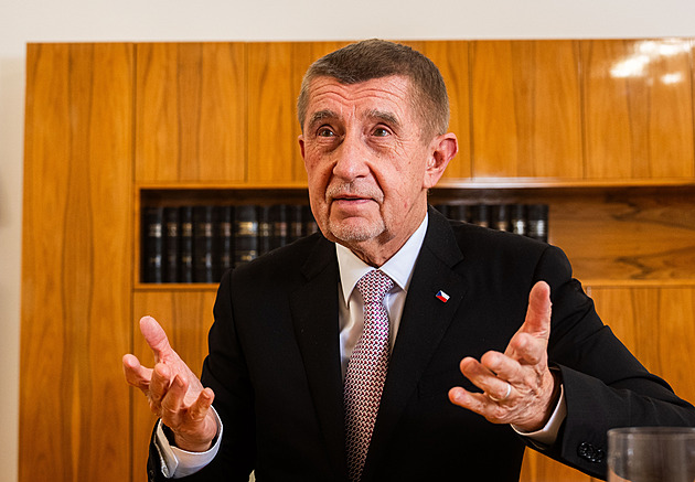 Byrokracie v Česku je strašná, řekl Babiš. Vyzval podniky, ať navrhnou řešení