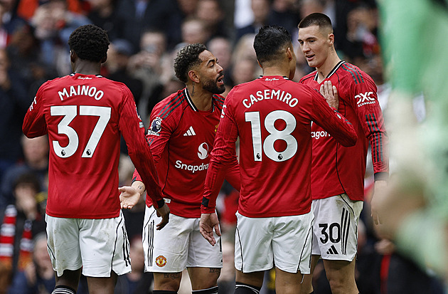 ONLINE: Tottenham vede, United si zajistili Ligu mistrů, ve šlágru porazili Liverpool