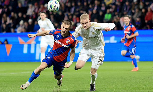 ONLINE: Sparta - Plzeň 0:0, domácím chybí 17 hráčů. Sojka trefil horní tyč
