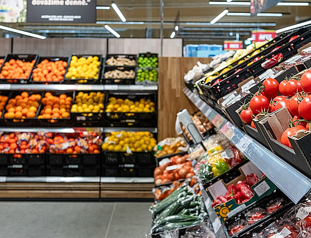 Ceny v obchodech dál kolísají. Zdražily potraviny, drogerie zlevnila