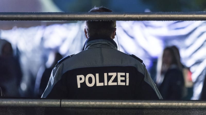 Útok ve Švýcarsku: Muž na nádraží bodal do lidí. Před dětmi křičel Alláhu Akbar, ukazuje video