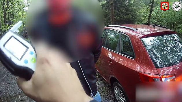 „Jsem blbej, no.“ Opilého řidiče zastavili policisté dvakrát během tří hodin