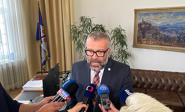 Další převrat ve vedení Frýdku-Místku. Zastupitelé odvolali primátora Korče