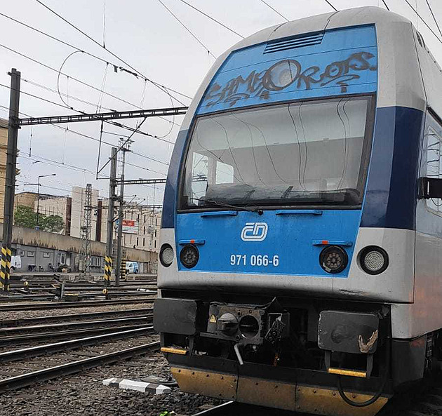Jeden člověk zemřel po srážce s vlakem na Frýdecko-Místecku